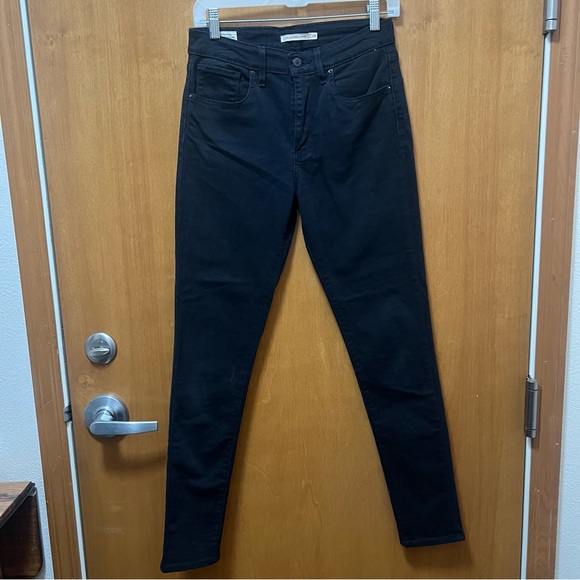 Levi’s 721 High Rise Skinny in Soft Black (28x30) - Picture 7 of 16